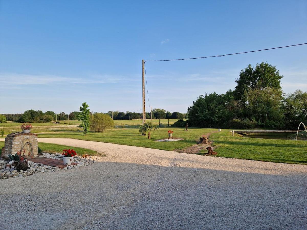 A La Campagne Au Calme Holiday home *